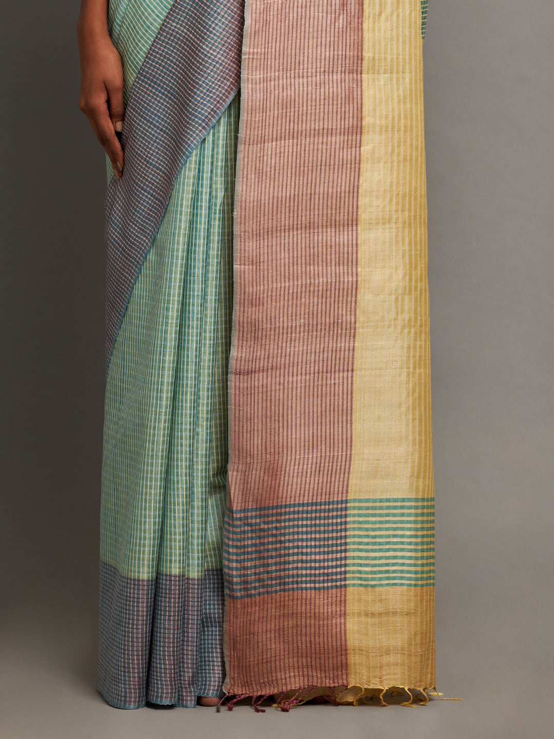 Aasmani Saree