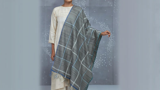 How to Wear a Stole with Kurta Without Overdoing It