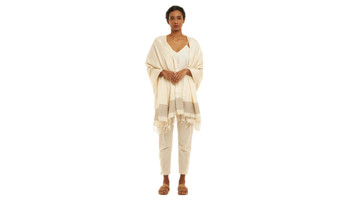 How to Wear Shawl with Kurta: 5 Easy Ways