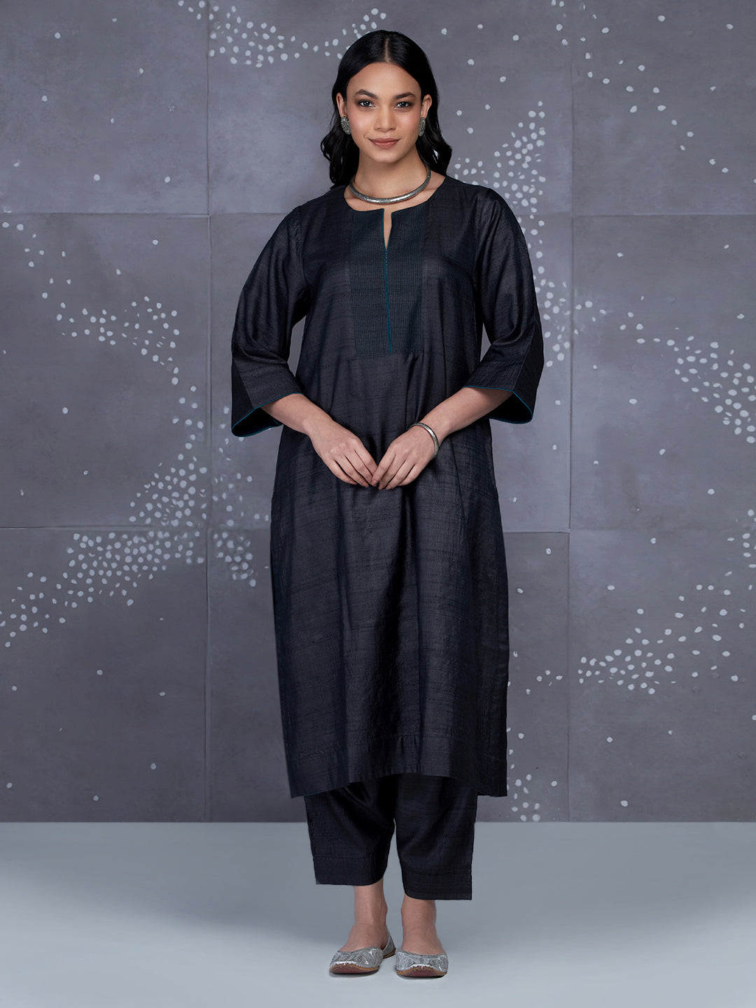 Adhira Kurta