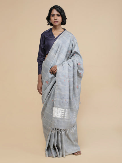 Nilaathara Saree