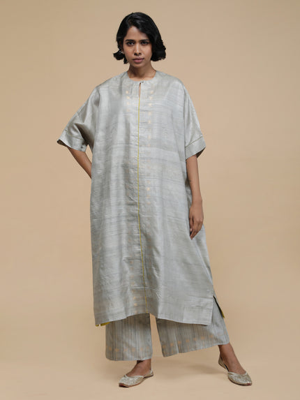 Divyara Kurta