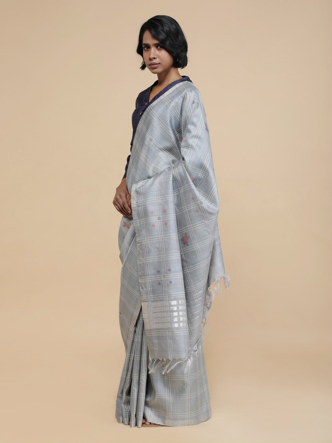 Nilaathara Saree