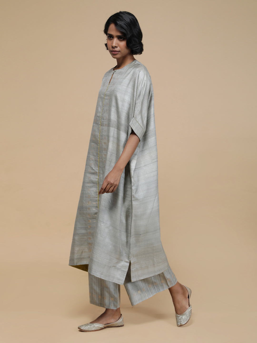Divyara Kurta