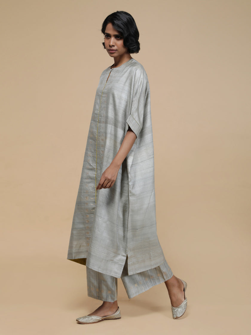 Divyara Kurta