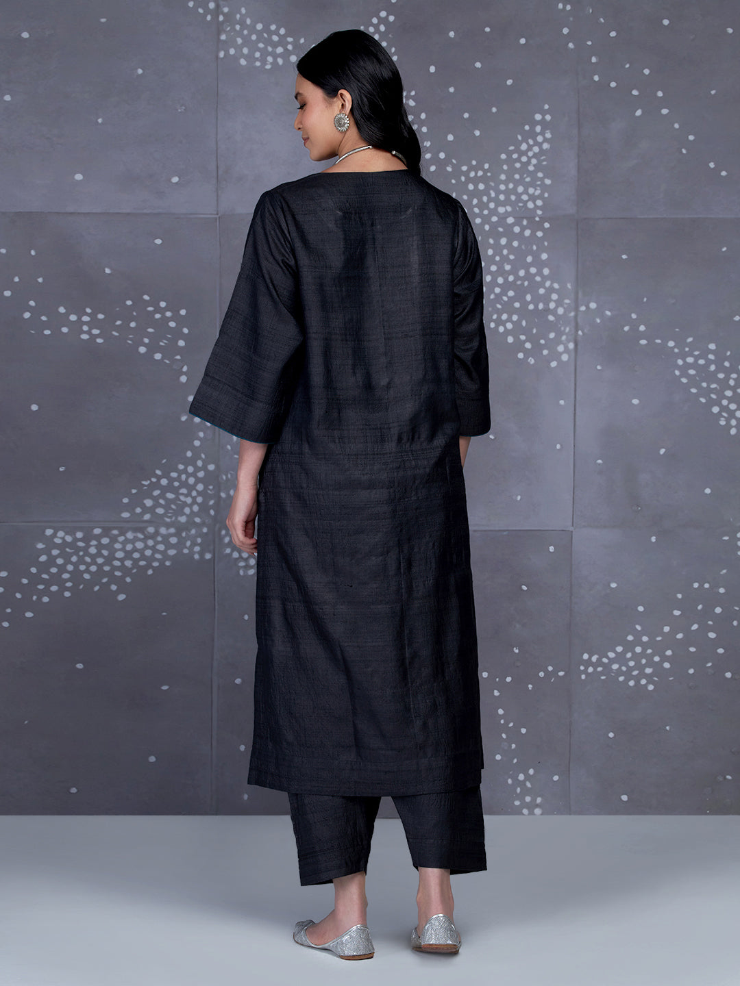 Adhira Kurta