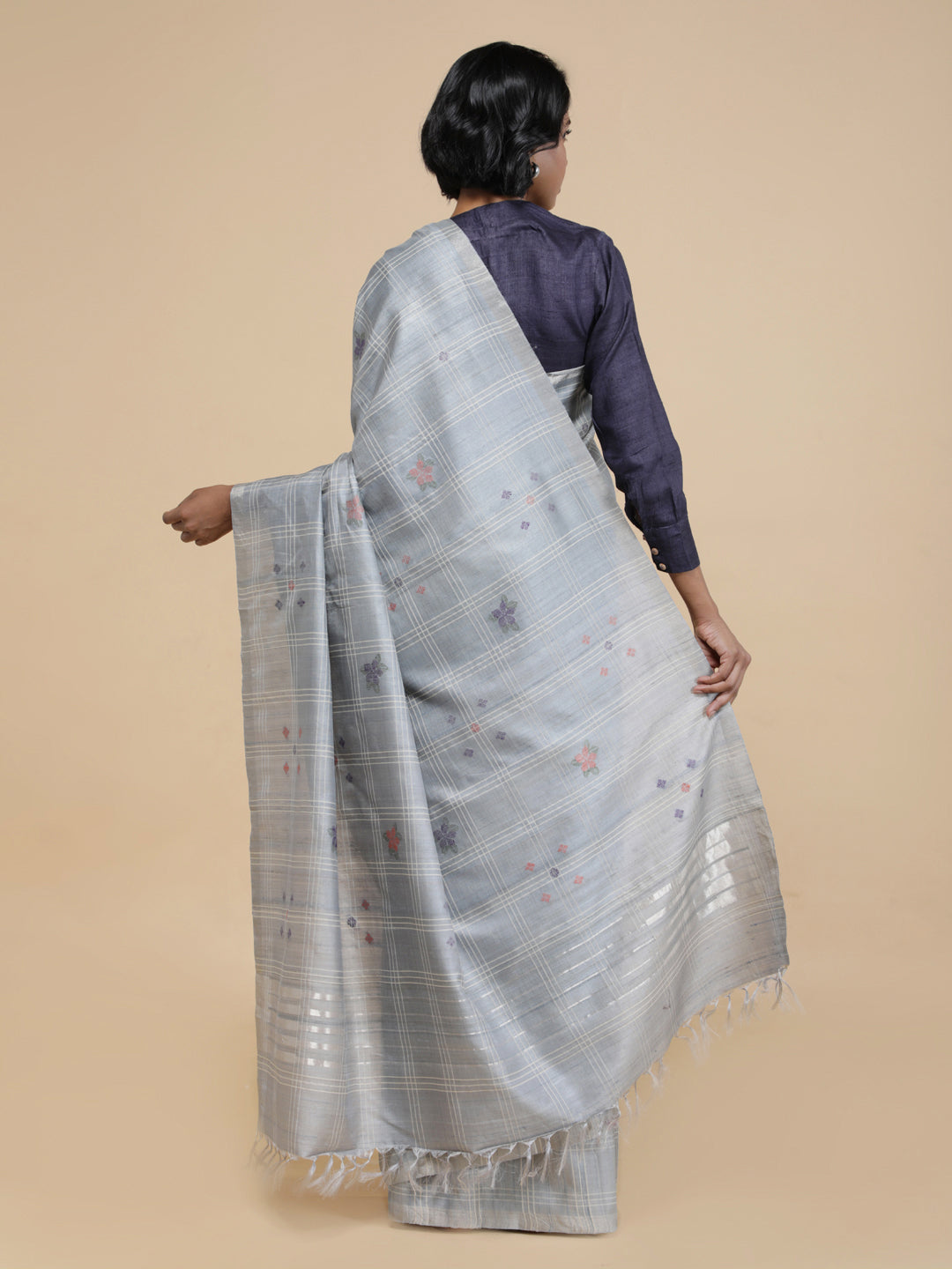 Nilaathara Saree