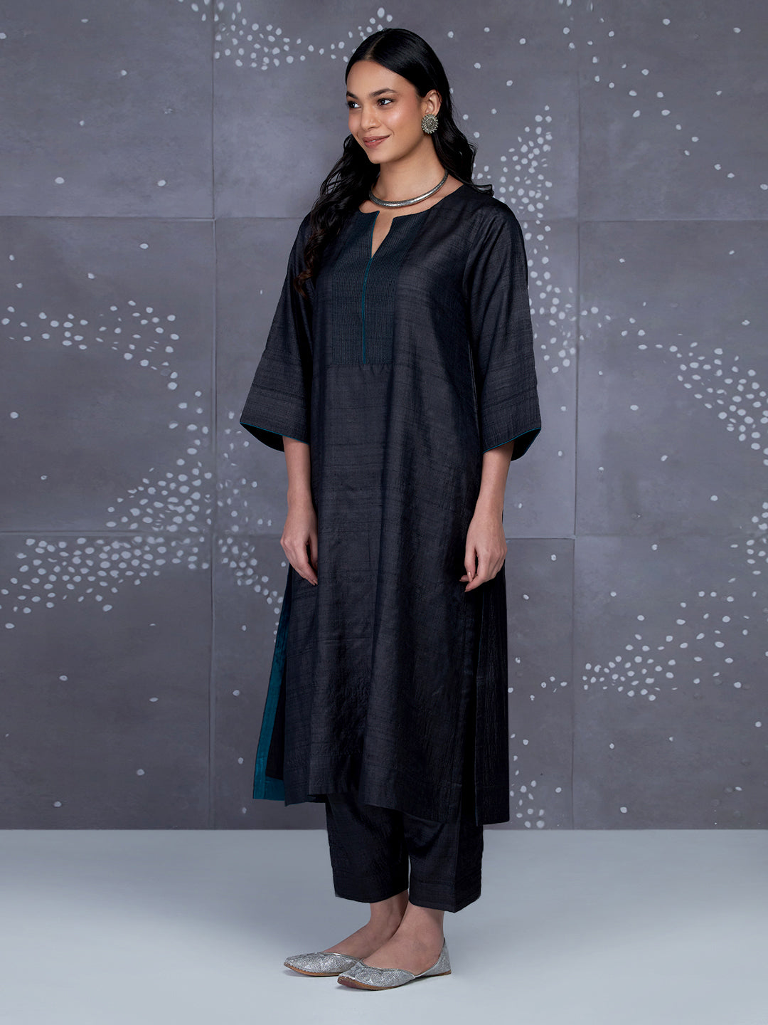 Adhira Kurta