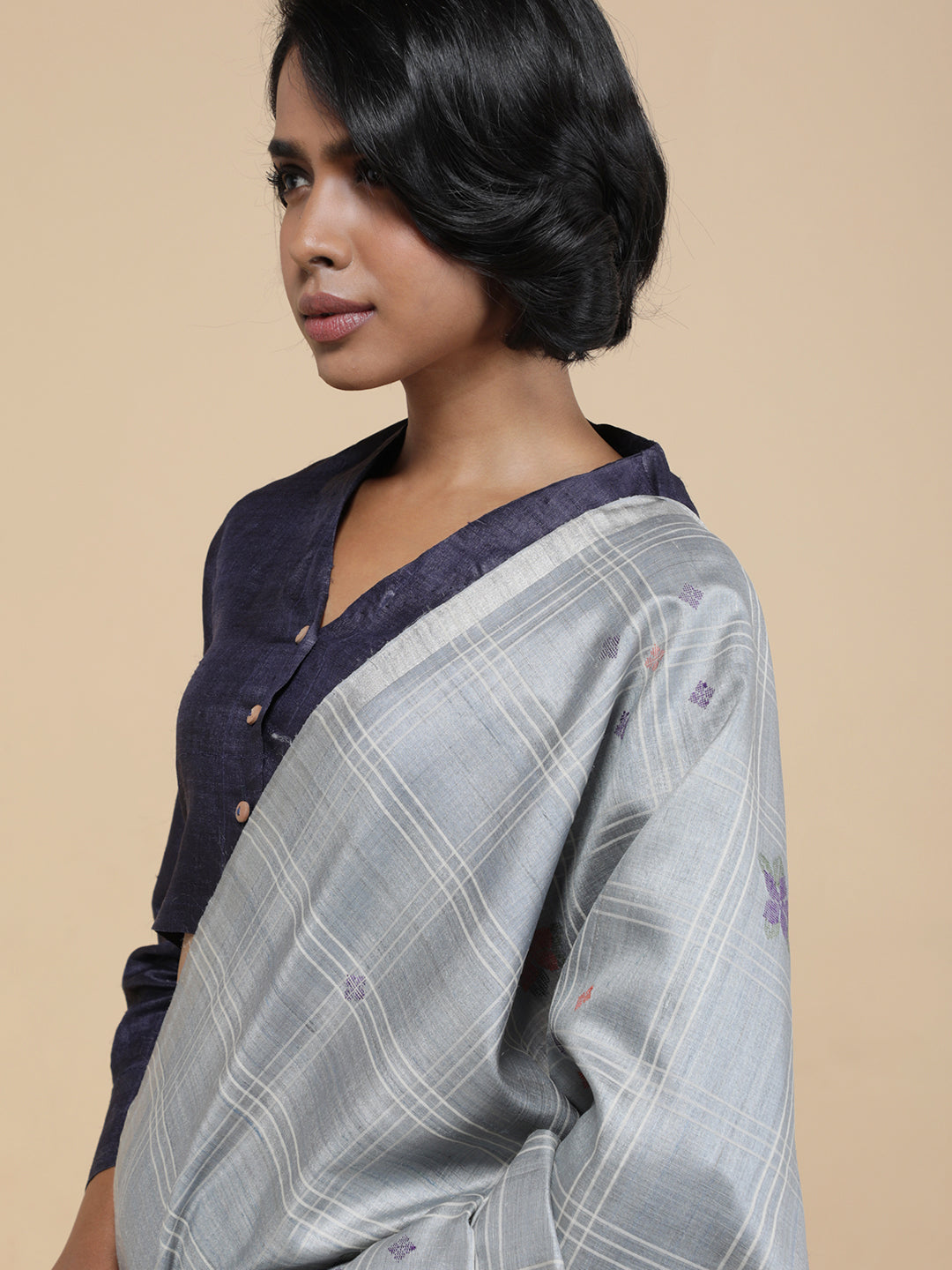 Nilaathara Saree