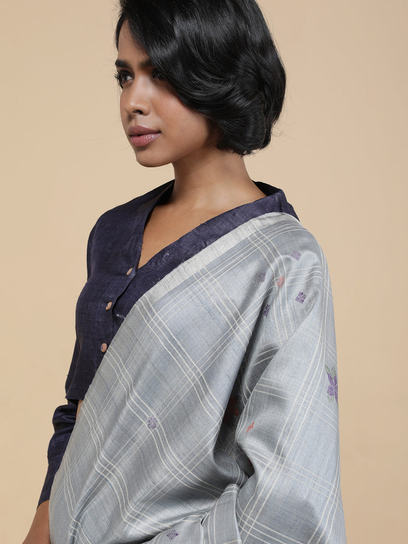 Nilaathara Saree