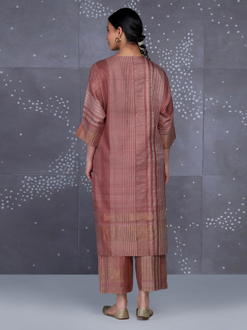 Sauravi Kurta